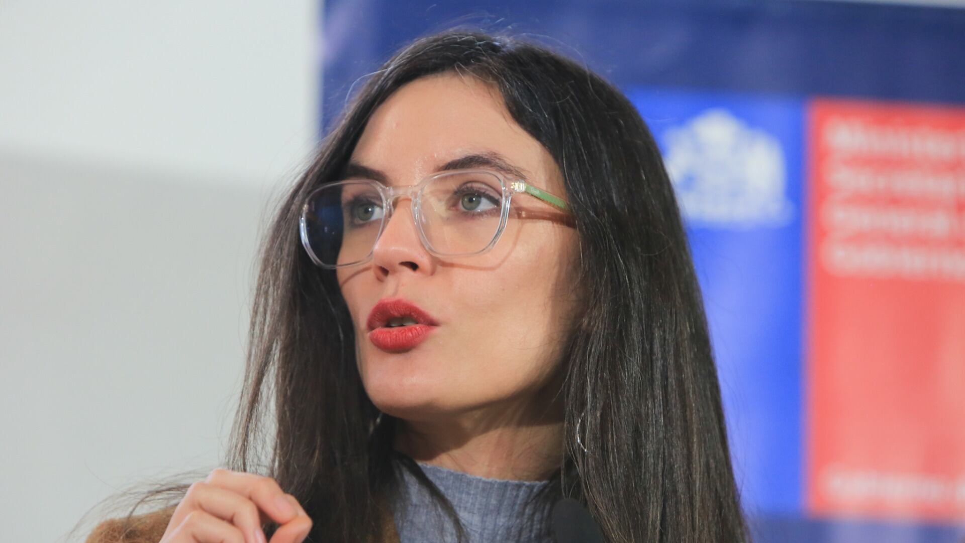 Camila Vallejo insiste en los cerrojos de la actual Constitución pero rectificó que eso les impida gobernar