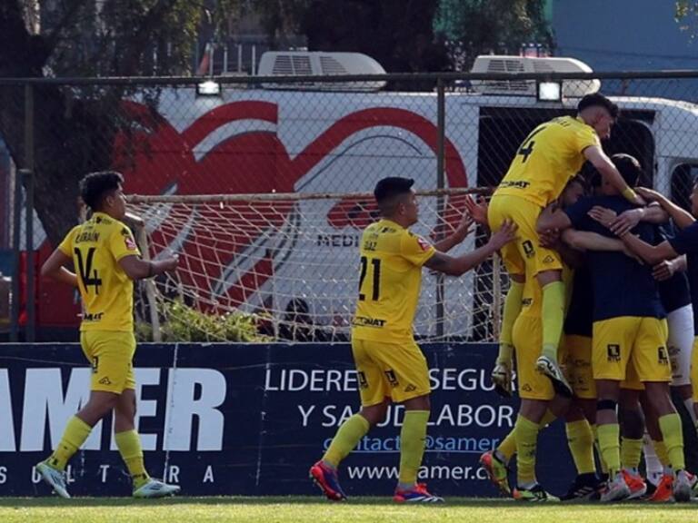 Tras 15 jornadas sin triunfos, San Luis vuelve a abrazarse en la Primera B a costa de Recoleta