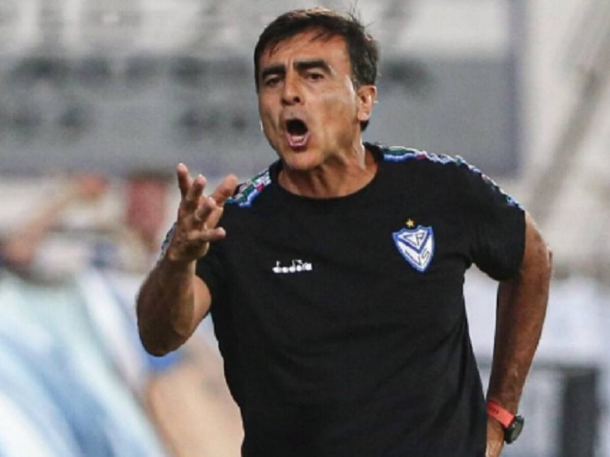 Nueva denuncia por abuso sexual remece al Vélez Sarsfield de Gustavo Quinteros
