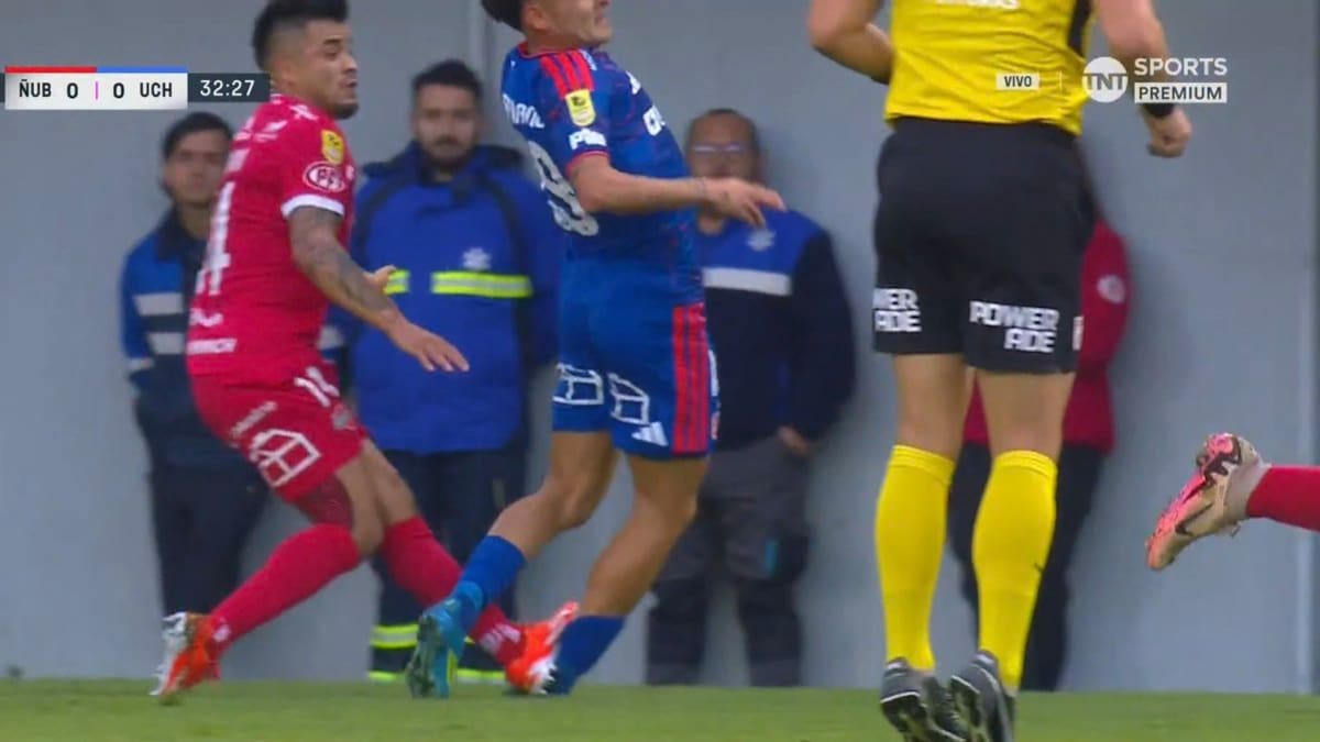 ¿Era roja? La dura plancha sobre Javier Altamirano en el duelo entre Ñublense y la U de Chile