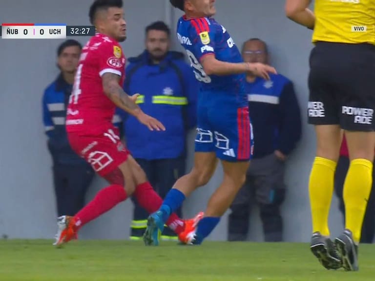 ¿Era roja? La dura plancha sobre Javier Altamirano en el duelo entre Ñublense y la U de Chile