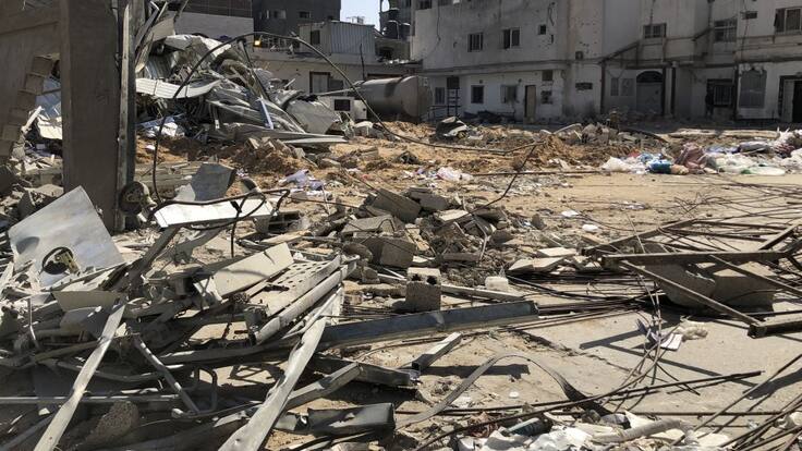 Militares de Israel queman y destruyen un hospital en funcionamiento en la Franja de Gaza