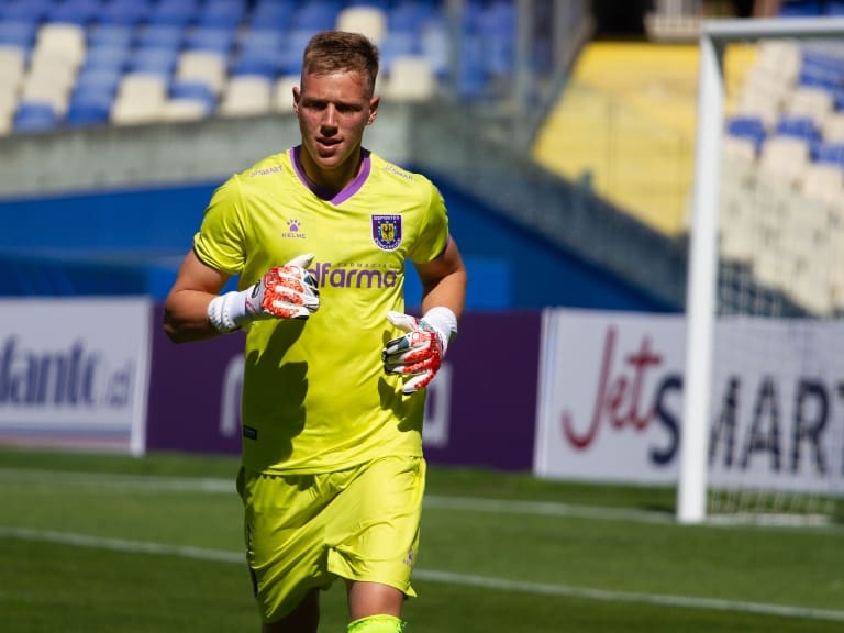 Vicente Bernedo, arquero de Deportes Concepción: "En algún momento me gustaría pelear un puesto en la UC"