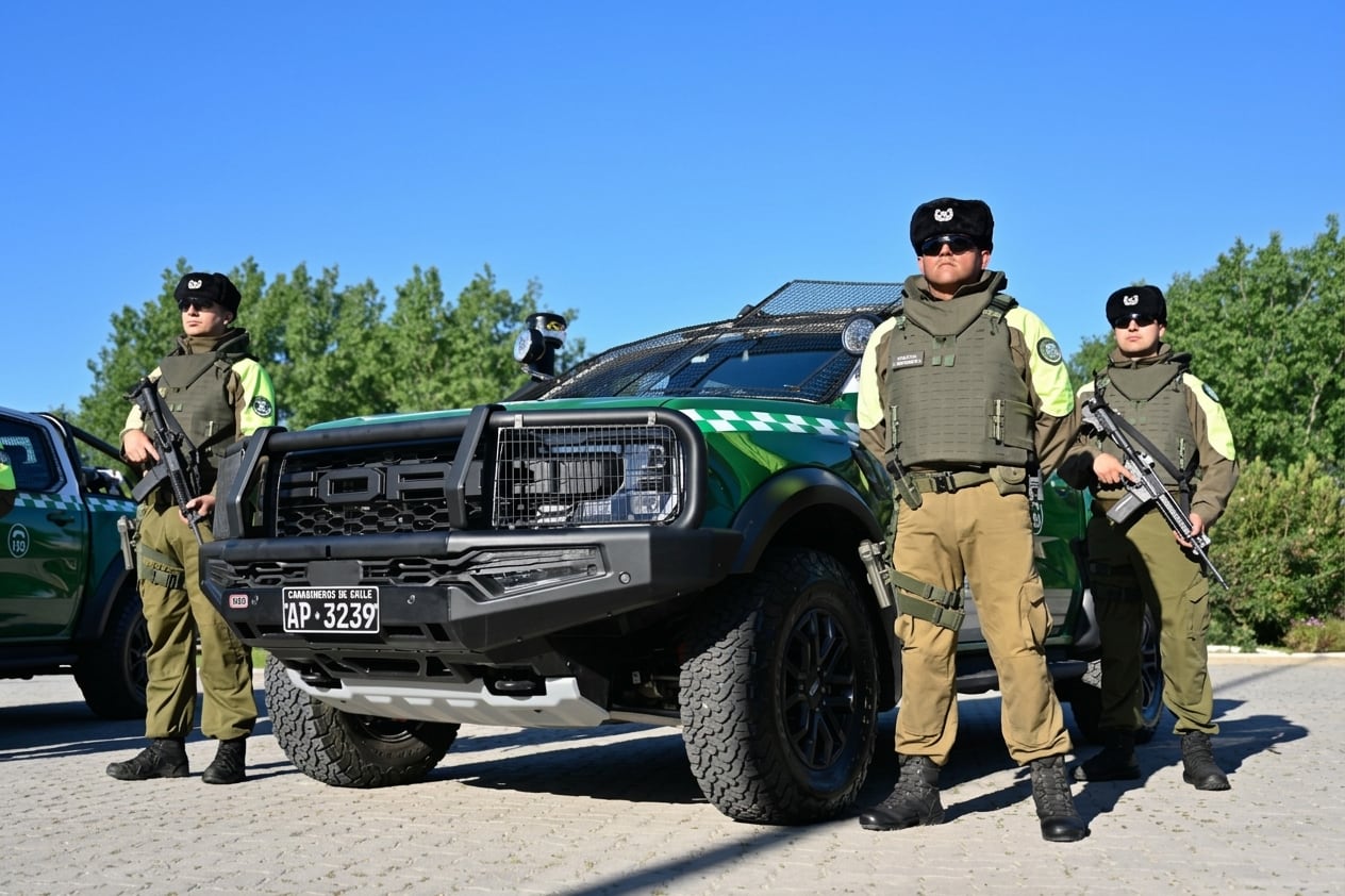 Carabineros presentaron cinco vehículos blindados