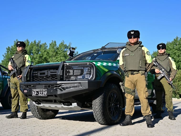 Carabineros presentaron cinco vehículos blindados