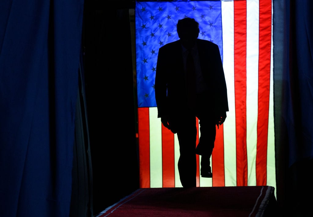 Donald Trump ingresando a un acto de campaña en Pennsylvania de EEUU