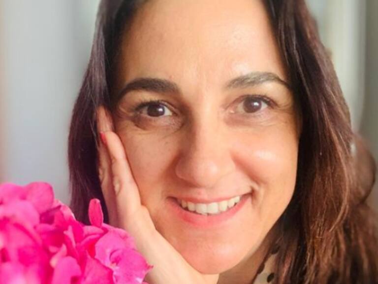 «Ubícate»: Renata Bravo recibió desubicado comentario tras darle la bienvenida al verano con foto desde la piscina