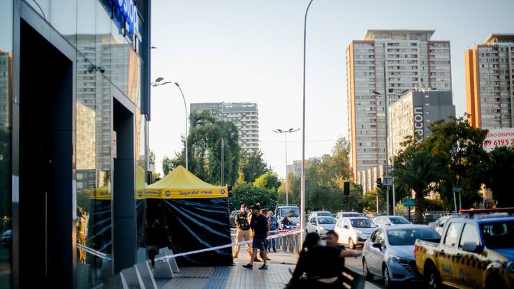 Se desmayó mientras caminaba: transeúntes hallan a un hombre fallecido en la vía pública en Ñuñoa