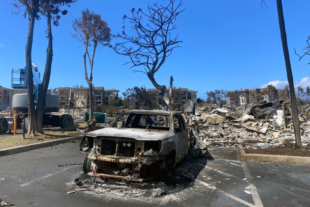 En Lahaina de Hawái el fuego deja todo consumido