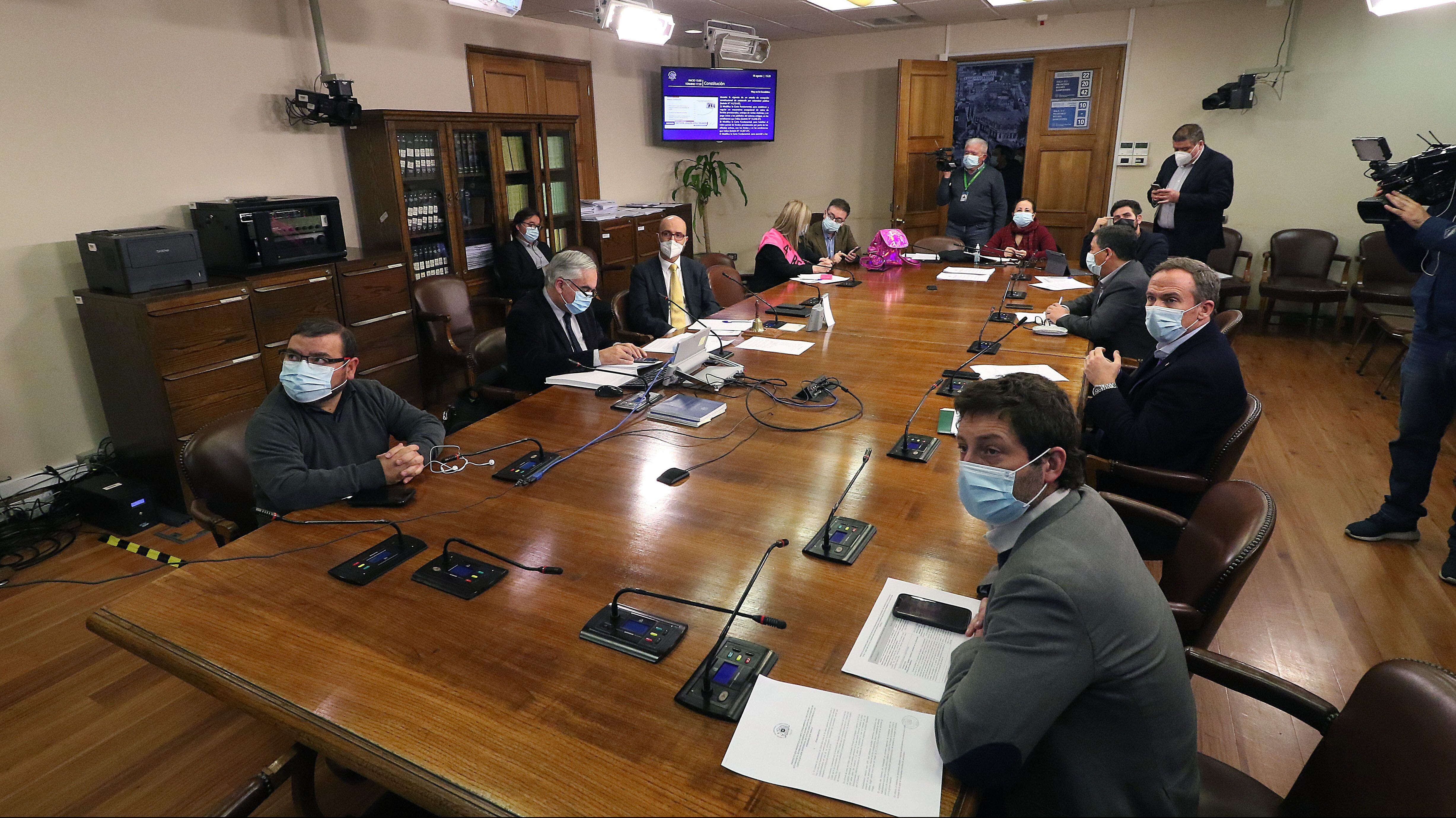 Con polémica, Cámara continuó debate sobre cuarto retiro