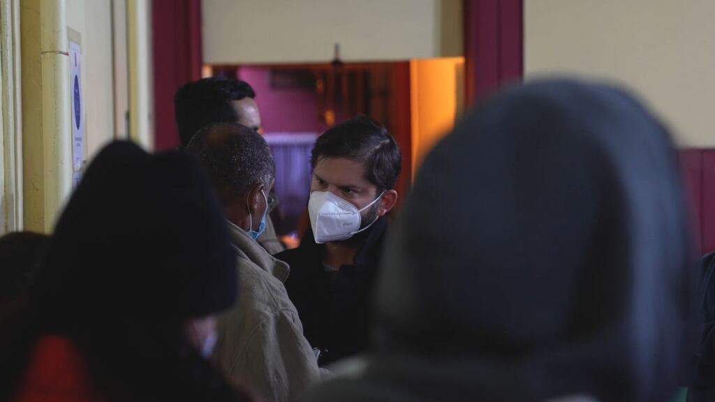 Presidente Boric recorre albergues de la Región Metropolitana por sistema frontal