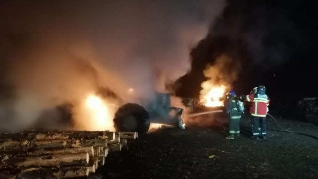 ataque incendiario en Santa Bárbara - maquinaria forestal quemada
