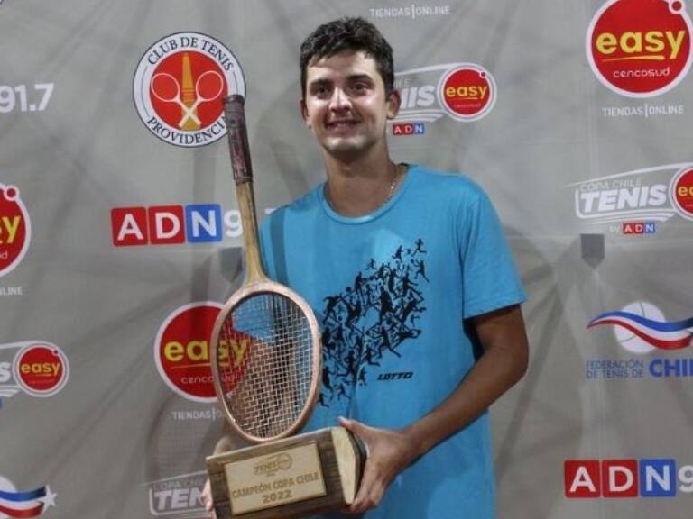 Tomás Barrios, campeón de la Copa Chile Tenis Easy by ADN: "Más que por el título, estoy feliz por estar de vuelta"