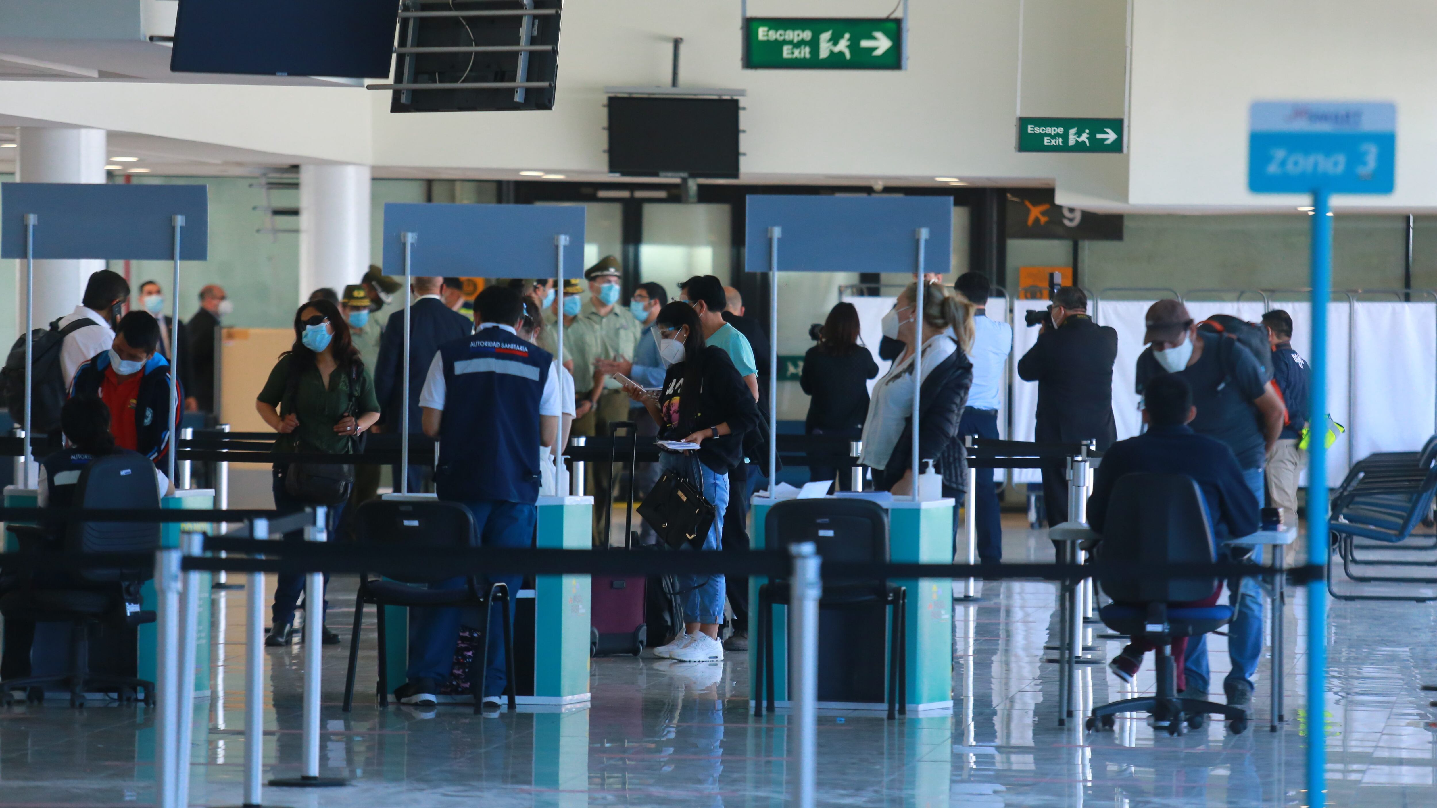 21 de Diciembre del 2020/ SANTIAGO
Viajeros en el aeropuerto de Santiago durante fase 2, en medio de la pandemia de covid-19.
Fotos: JOS FRANCISCO ZUIGA/ AGENCIAUNO