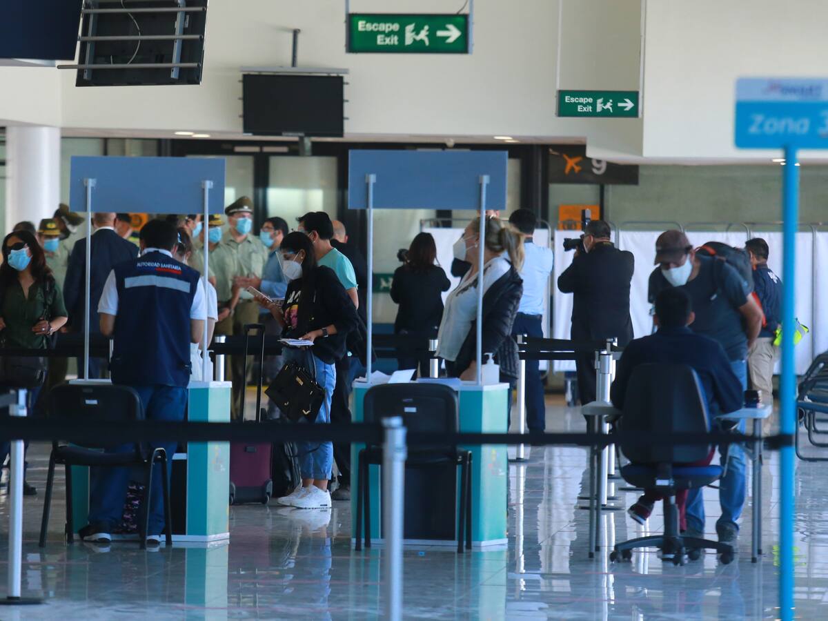 Hombre con Covid-19 positivo ingresó a Chile con un resultado falso de PCR