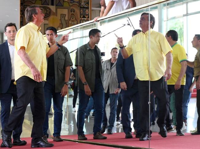 Jair Bolsonaro junto a seguidores en Brasilia