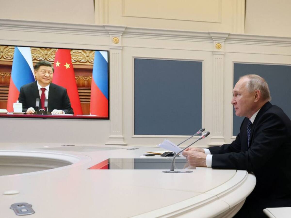China y Rusia dialogan para elevar su cooperación militar