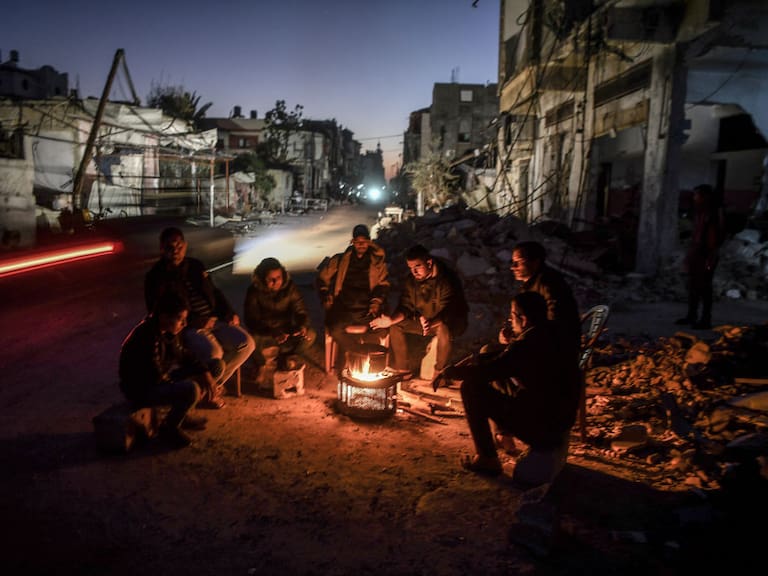 Palestinos intentan sobrevivir en medio de la emergencia en Gaza
