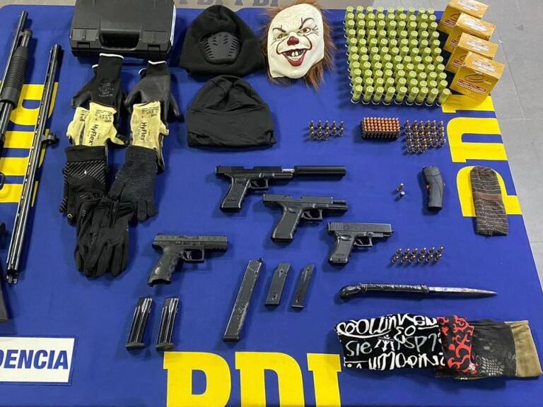 Adolescente es detenido por mantener arsenal en su casa en Lampa: armas mantenían encargo por robo