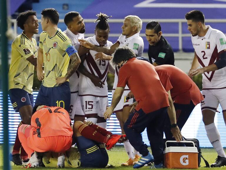 Impactante lesión: Seleccionado colombiano sufrió fractura en duelo ante Venezuela