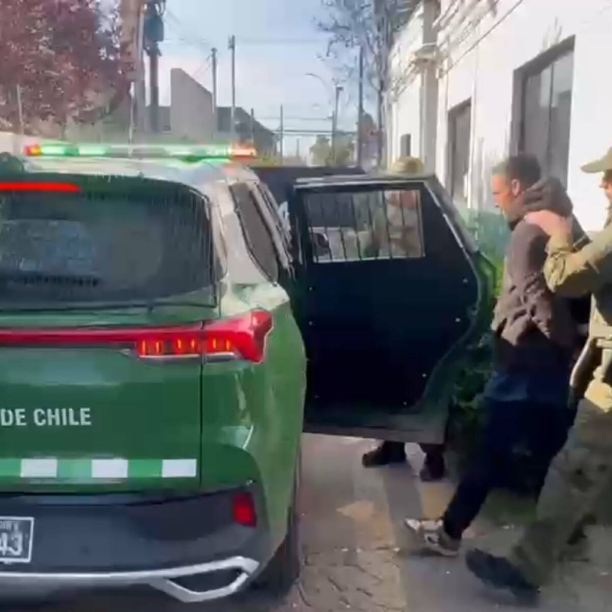 Brutal maltrato animal en La Pintana: hombre es detenido asando un perro en la calle