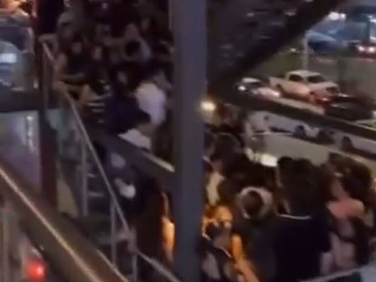 Video muestra el terrible instante donde jóvenes mueren al desplomarse balcón de discoteque
