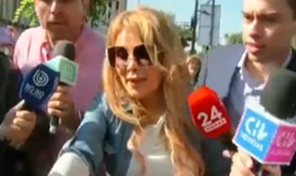 Quería regalar galletas a vocales: tenso momento entre Cathy Barriga y jefe de local de votación