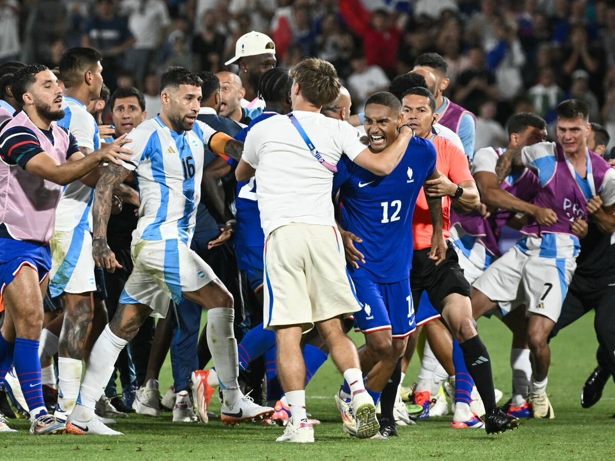Final caliente: jugadores de Argentina protagonizan escandalosa pelea tras caer ante Francia en París 2024
