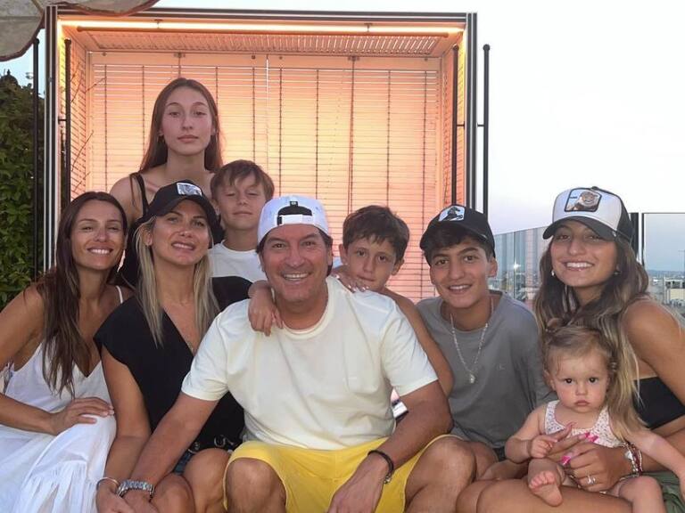 Pampita comparte hermosos registros de sus vacaciones junto a Iván Zamorano y María Alberó