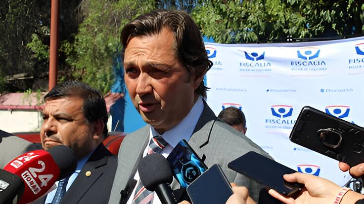 Fiscal Cooper responde críticas por intervención a teléfono de Crispi