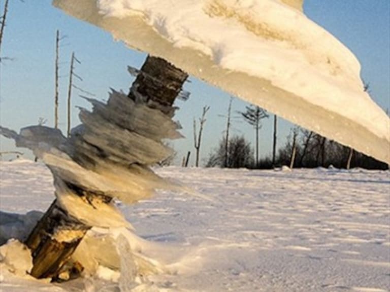 Misteriosos y hermosos «hongos» de hielo llamaron la atención de ciudadanos rusos