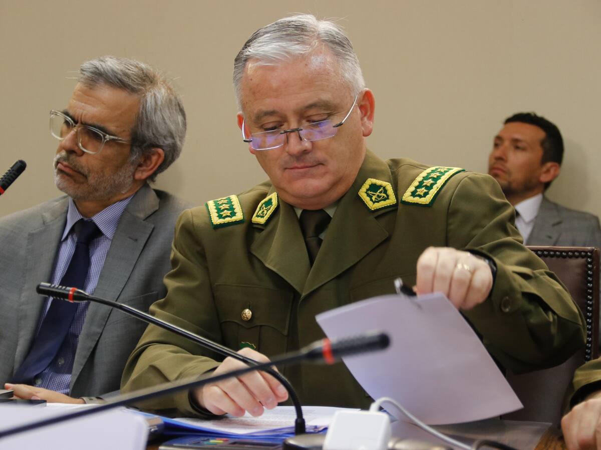 General Director de Carabineros tras uso de avión institucional por Monsalve: “Todo quedó debidamente registrado en la bitácora de vuelo”