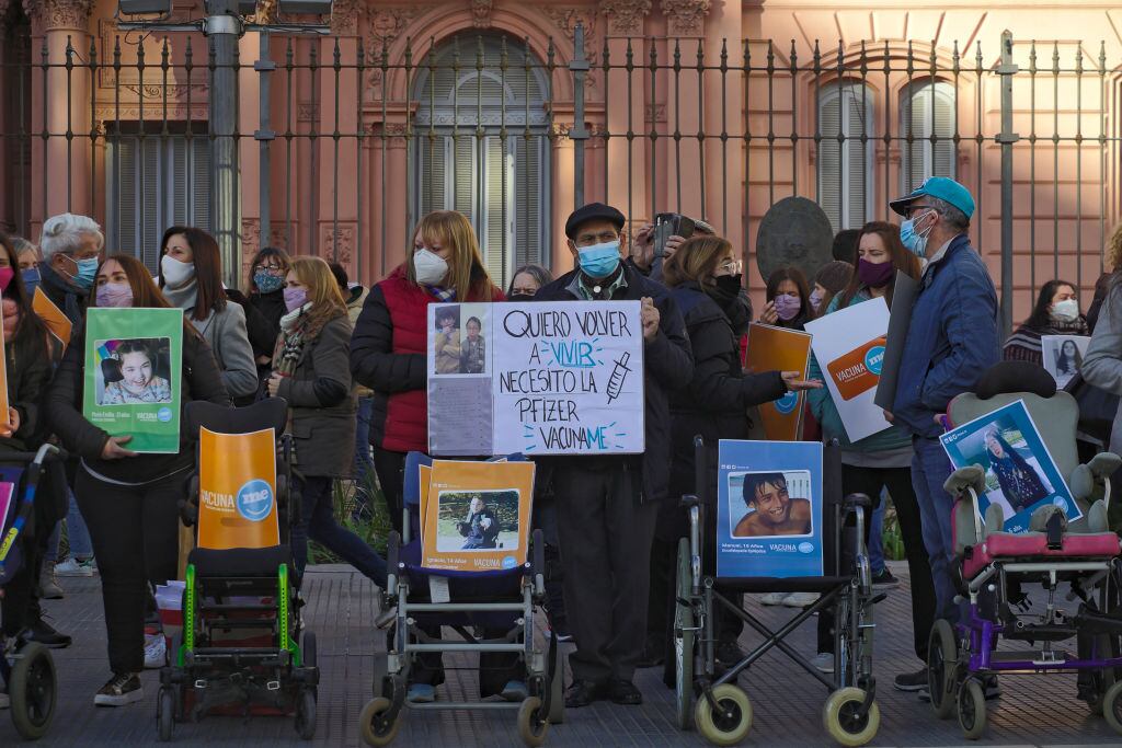 Padres pedían la vacunación de sus hijos contra el Covid-19 en Buenos Aires