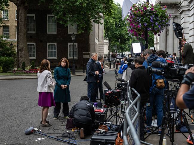 Prensa espera una eventual renuncia de Boris Johnson en medio de crisis