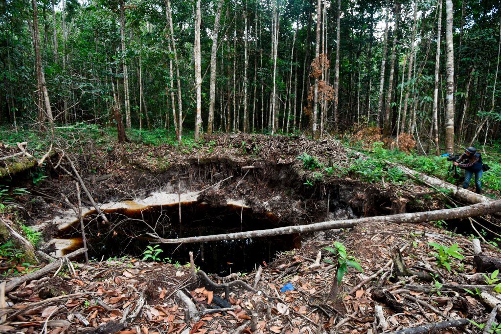 Fotógrafos descubren una excavación minera ilegal en el Amazonas