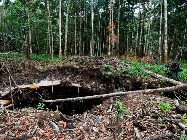 Fotógrafos descubren una excavación minera ilegal en el Amazonas
