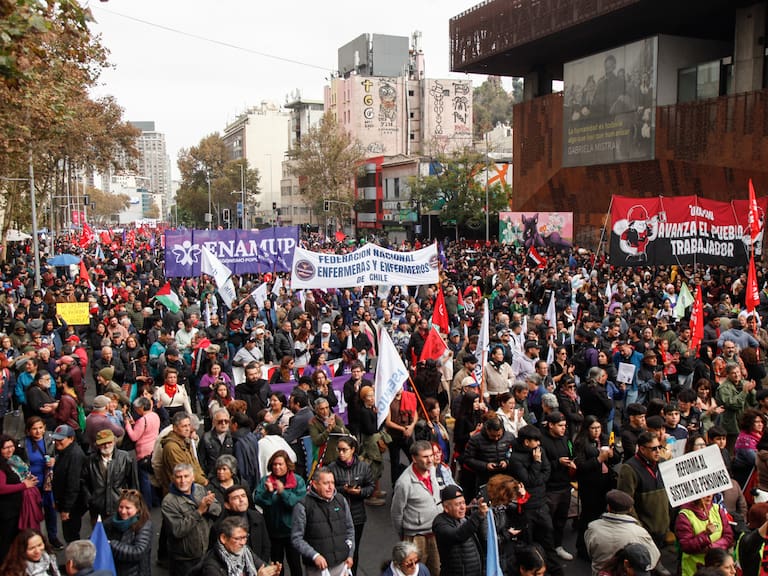 Desvíos de tránsito por marcha del Día del Trabajador: conozca horarios y vías alternativas en el eje Alameda