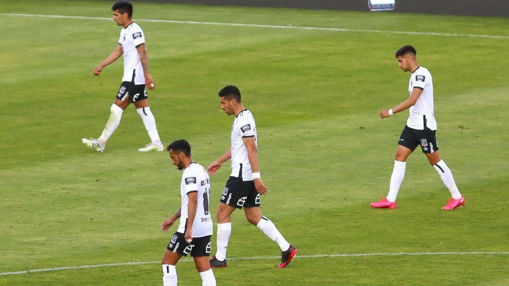 03 DE OCTUBRE DE 2020/SANTIAGOEl plantel de Colo Colo se lamenta al terminar el primer tiempo, durante el partido valido por la dcimo tercera fecha del Campeonato Nacional AFP PlanVital 2020, entre Colo Colo vs Huachipato, disputado en el Estadio Monumental.
FOTO: SEBASTIAN ORIA/AGENCIAUNO