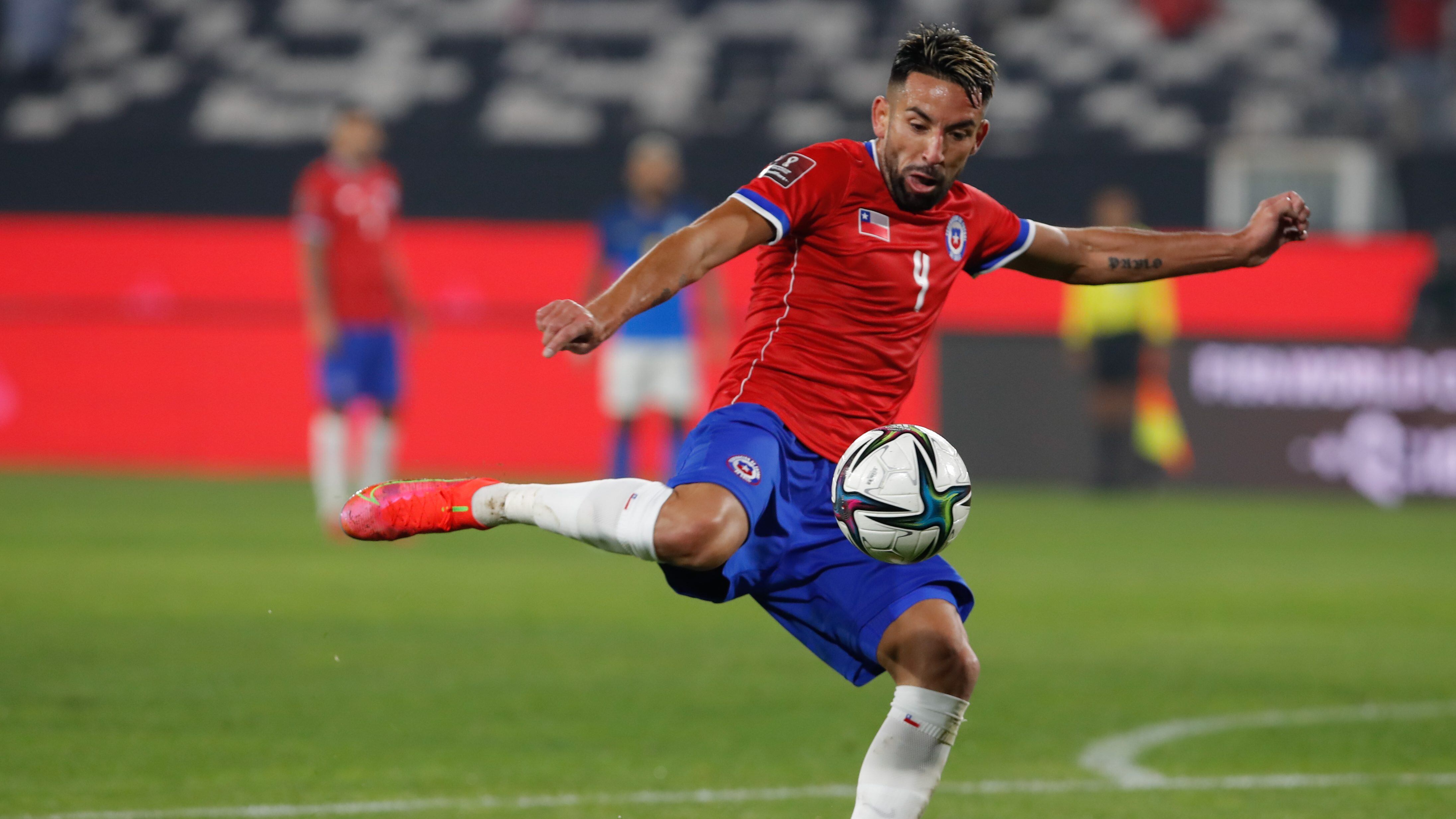 Lasarte mantiene la ilusión de contar con Mauricio Isla ante Argentina