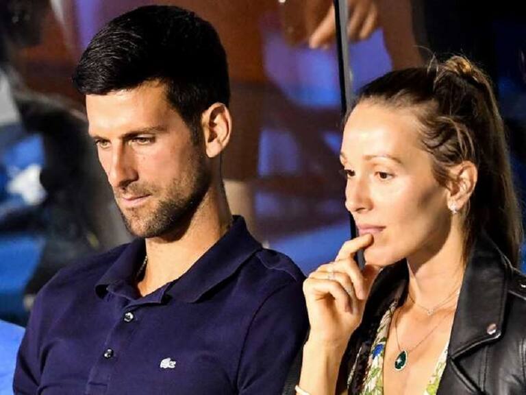 Esposa de Djokovic explota tras acusaciones contra el tenista por bebida misteriosa que tomó en el Masters 1000 de París