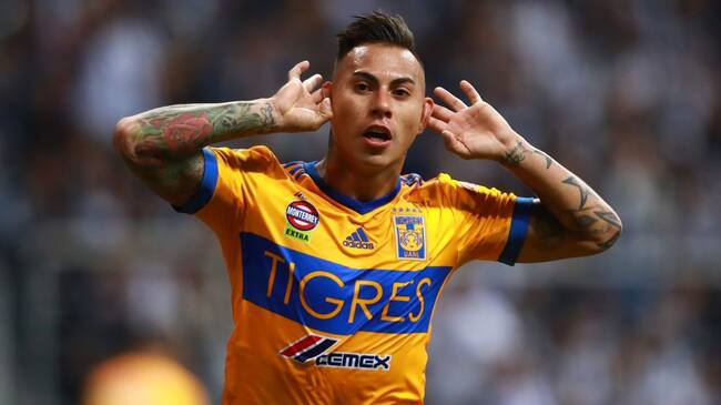 MONTERREY, MEXICO - DECEMBER 10: Eduardo Vargas of Tigres celebrates after scoring the first goal of his team during the second leg of the Torneo Apertura 2017 Liga MX final between Monterrey and Tigres UANL at BBVA Bancomer Stadium on December 10, 2017 in Monterrey, Mexico. (Photo by Hector Vivas/Getty Images)