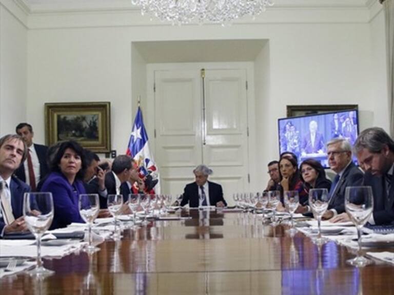 Polémica por ausencia de bancadas del PC y Frente Amplio a cita en La Moneda por La Haya