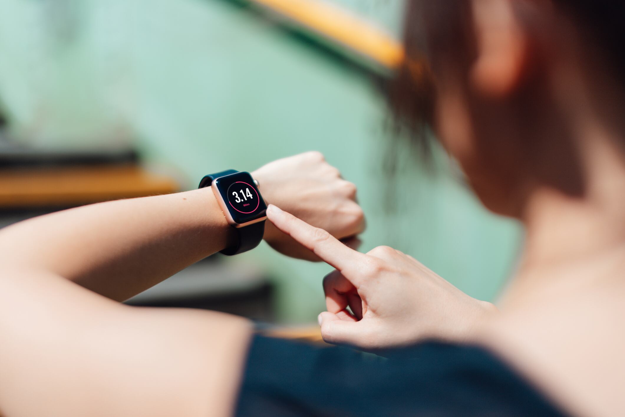 Por qué las personas usan cada vez más los relojes inteligentes para detectar desde problemas cardíacos hasta Parkinson