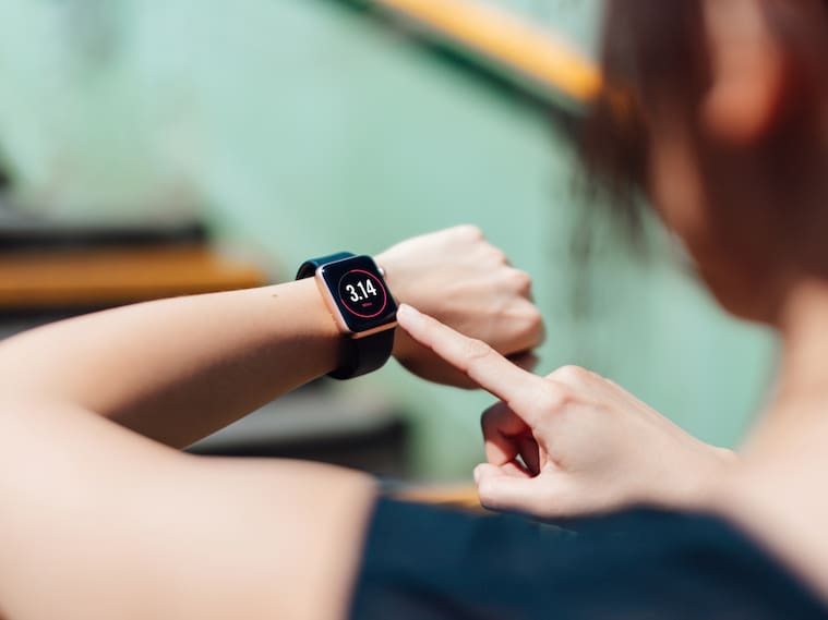 Por qué las personas usan cada vez más los relojes inteligentes para detectar desde problemas cardíacos hasta Parkinson