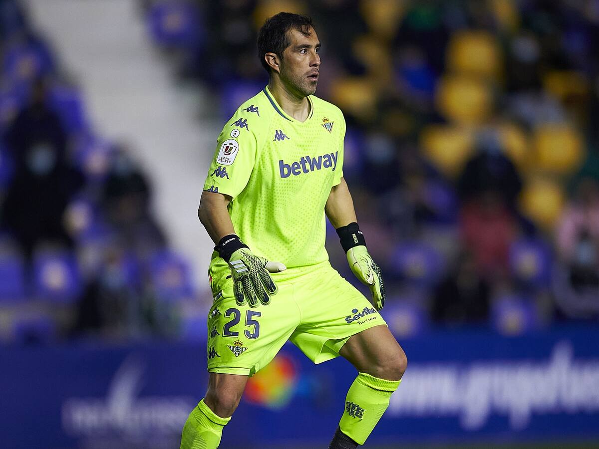 Pellegrini tras el retorno de Claudio Bravo a las canchas: «Estoy muy contento por él»