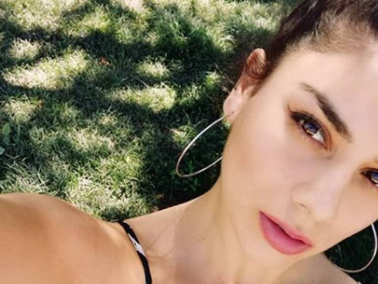 Kathy Contreras sacó aplausos entre sus seguidores al compartir artístico desnudo en Instagram