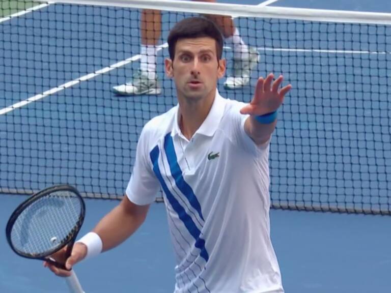 Novak Djokovic fue descalificado del US Open por golpear accidentalmente a jueza de línea