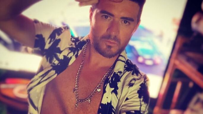 Junior Playboy se realizó rinomodelación