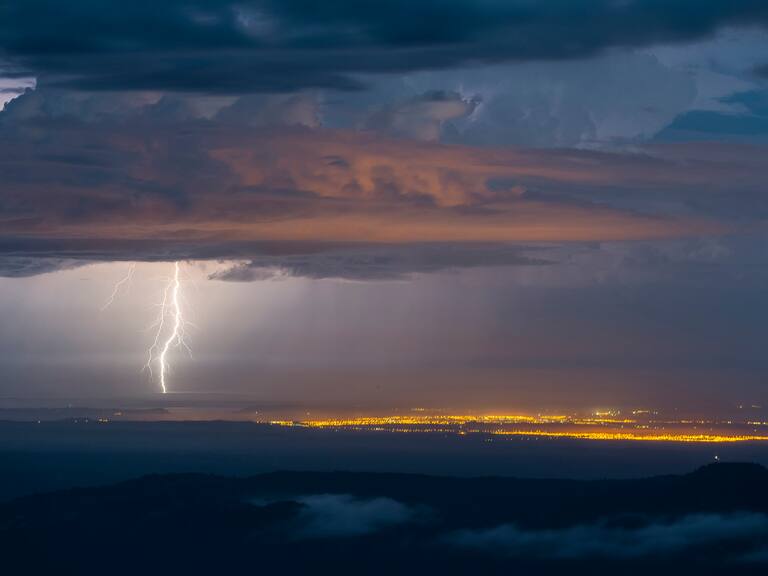 Imagen referencial tormenta eléctrica en Puerto Montt.