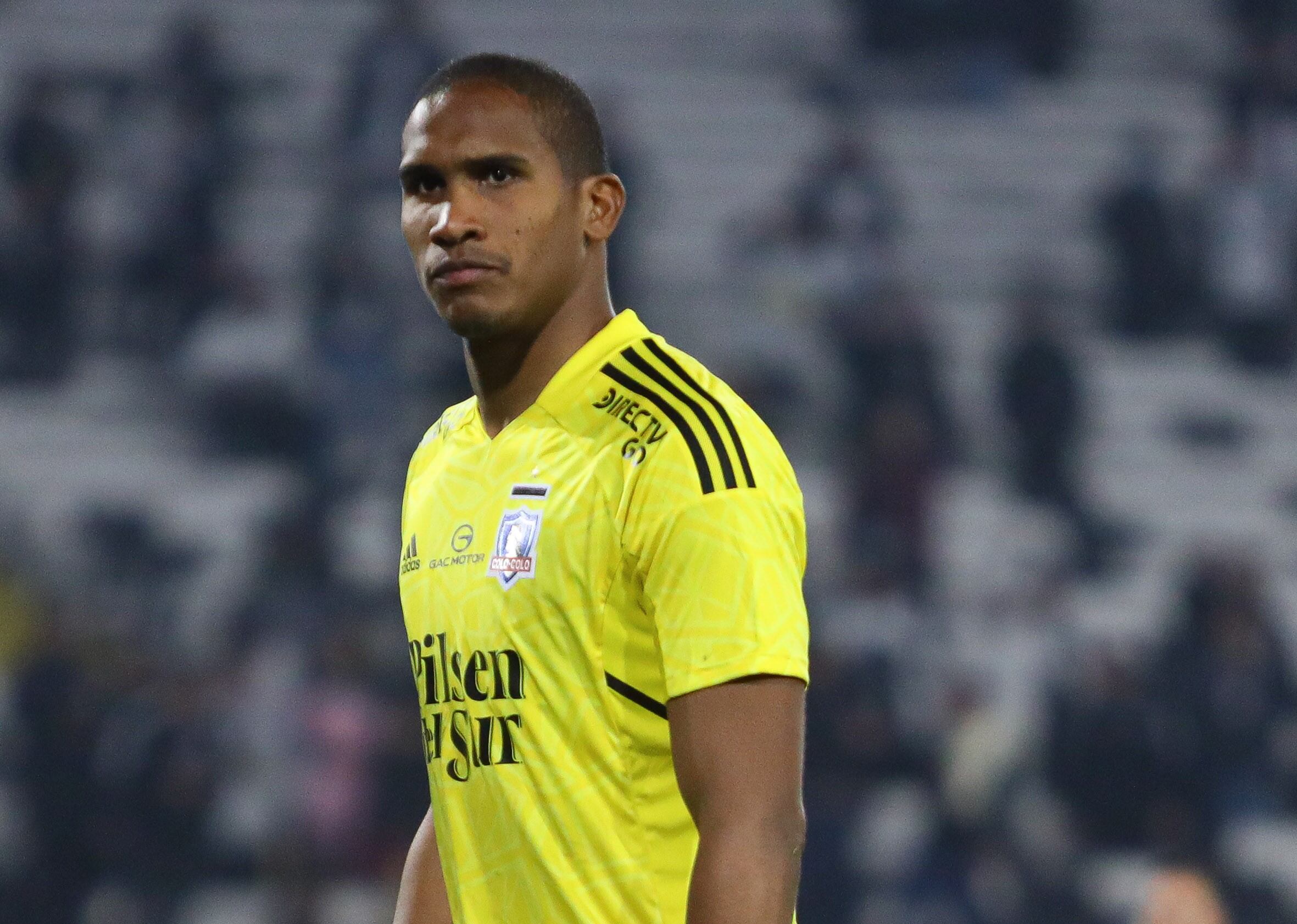 Absolutamente cortado: el crudo momento que atraviesa Omar Carabalí en Colo Colo | Agencia Uno